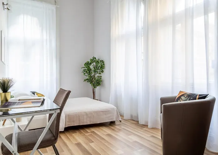 Urban Lights Apartment In Downtown Budapest