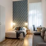 Urban Lights Apartment In Downtown Budapest